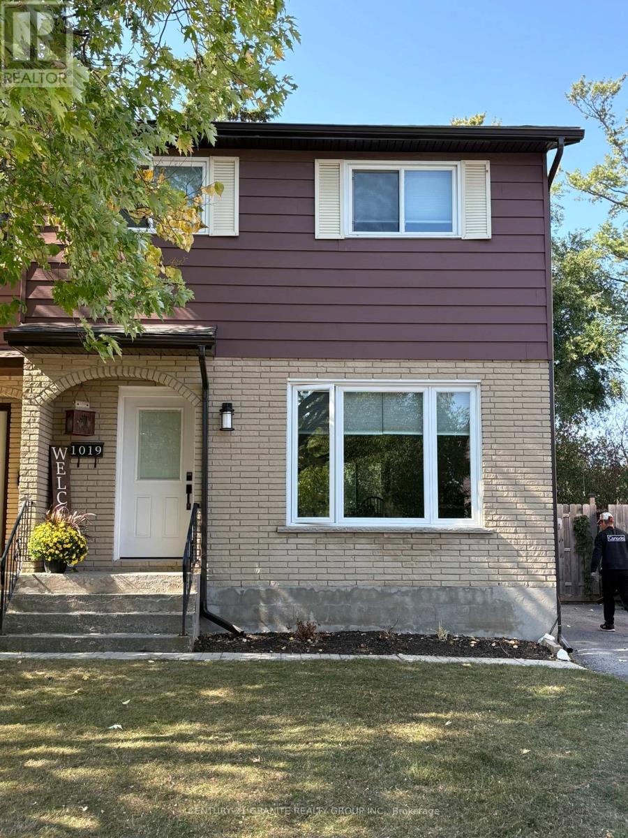 1019 Sprucewood Crescent, Kingston, Ontario  K7P 1N1 - Photo 2 - X12446838