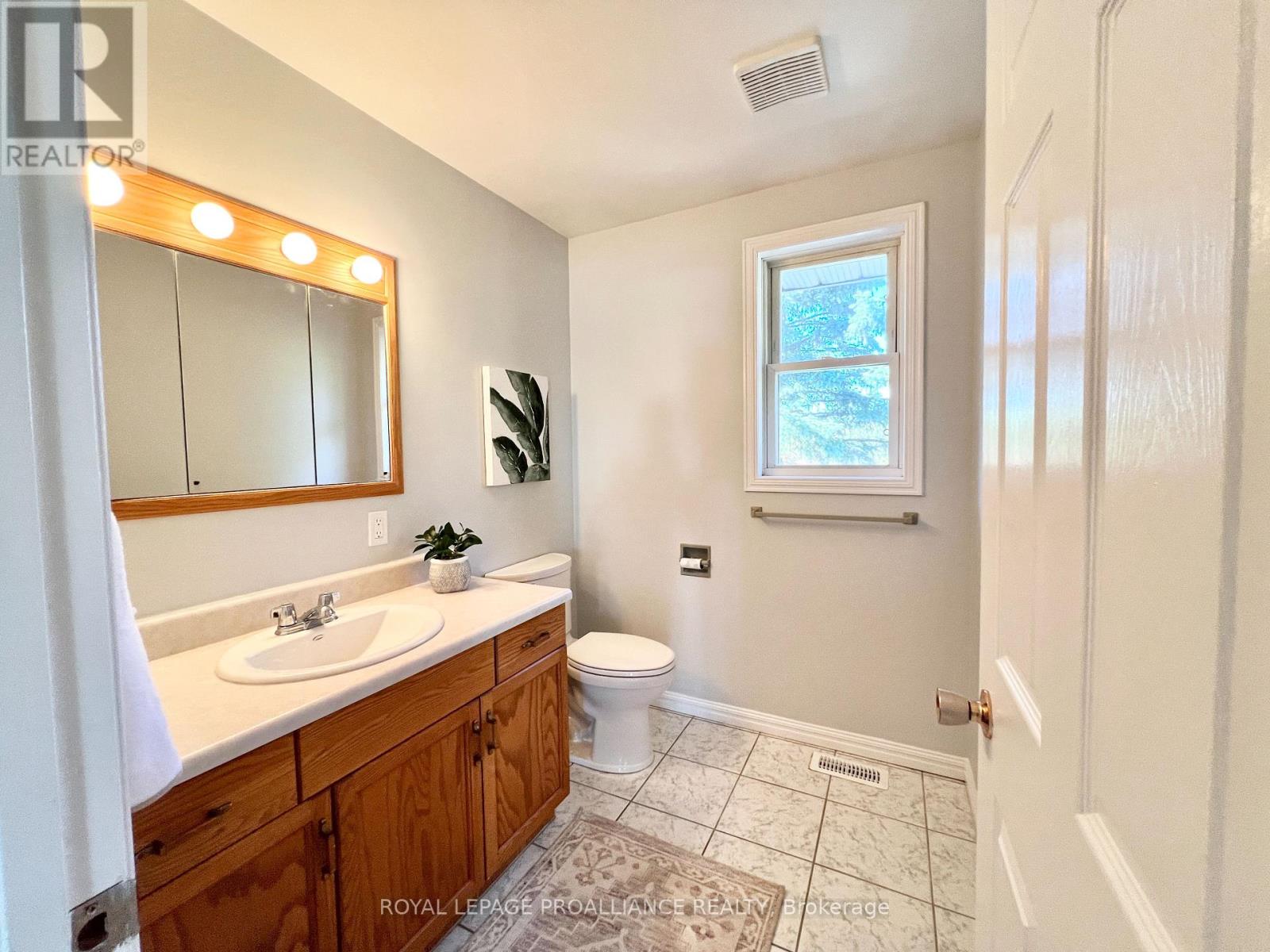 444 County Road 19, Prince Edward County (Ameliasburg Ward), Ontario  K0K 1A0 - Photo 11 - X12446929
