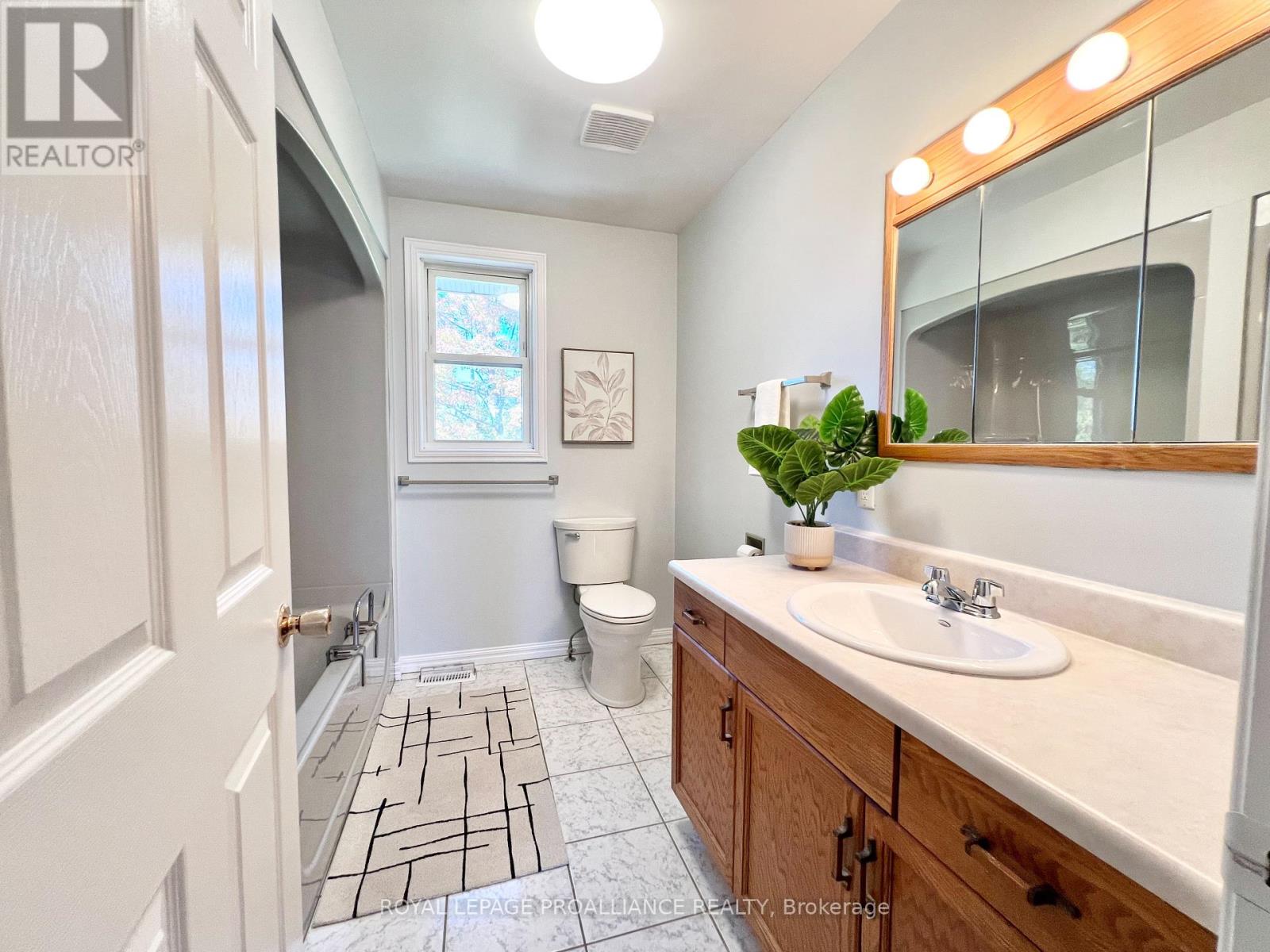 444 County Road 19, Prince Edward County (Ameliasburg Ward), Ontario  K0K 1A0 - Photo 15 - X12446929