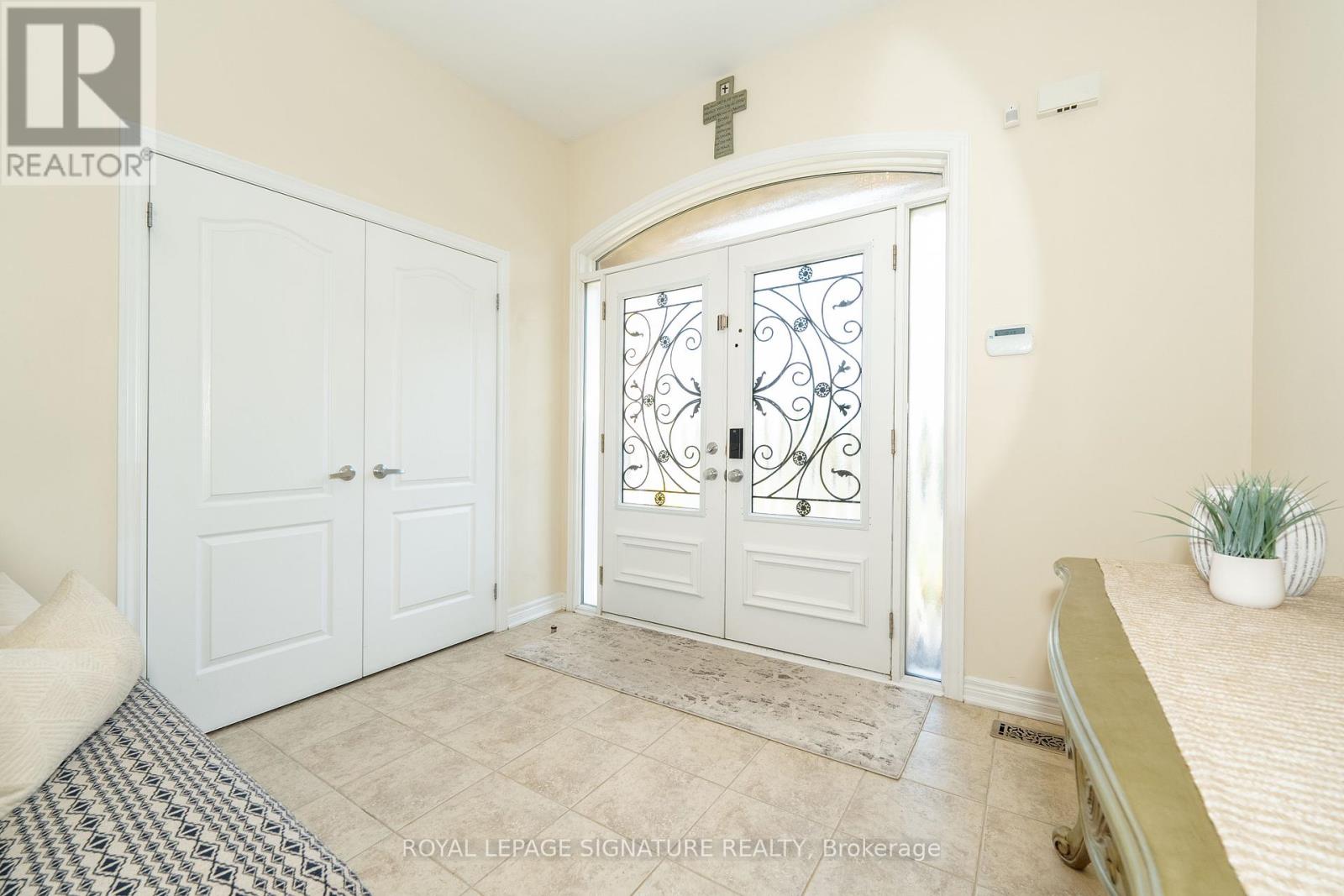 68 Lady Angela Lane, Vaughan, Ontario  L6A 4S7 - Photo 4 - N12446712