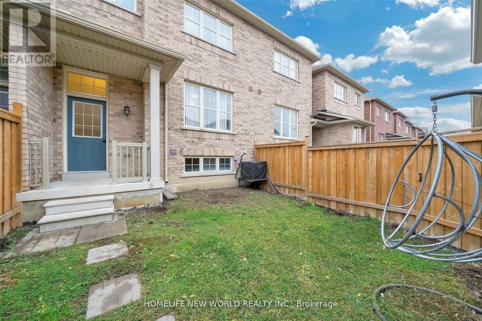 121 Christian Ritter Drive, Markham, Ontario  L6C 0V8 - Photo 17 - N12446718