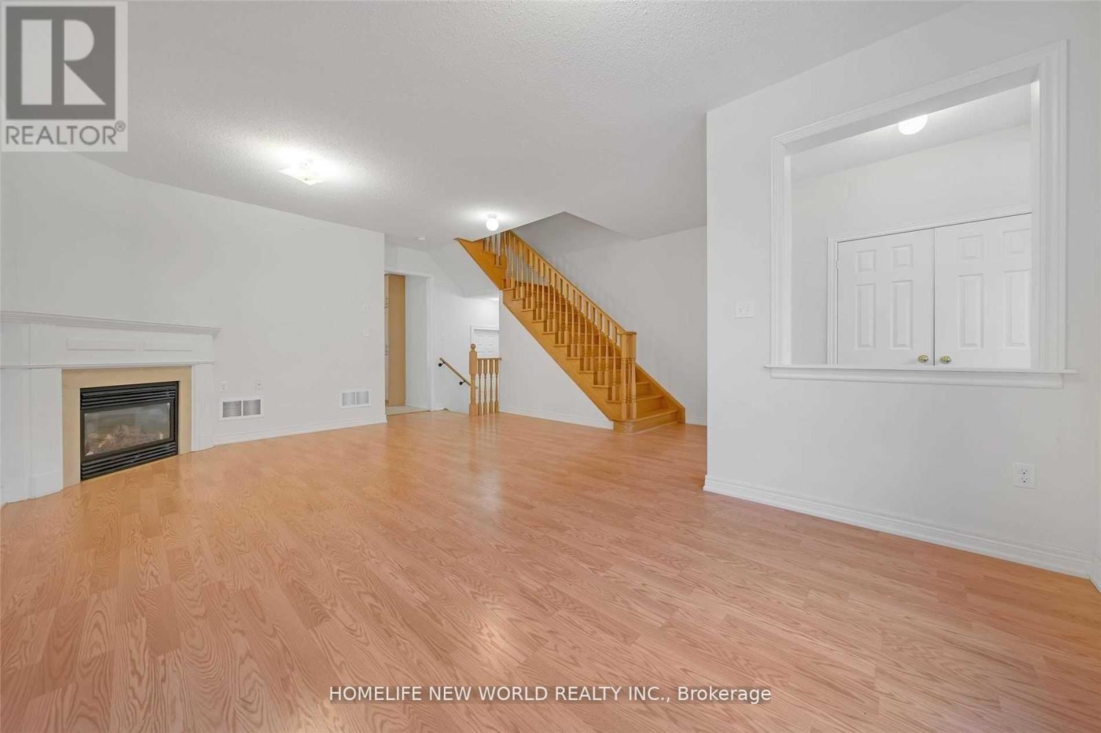 121 Christian Ritter Drive, Markham, Ontario  L6C 0V8 - Photo 3 - N12446718