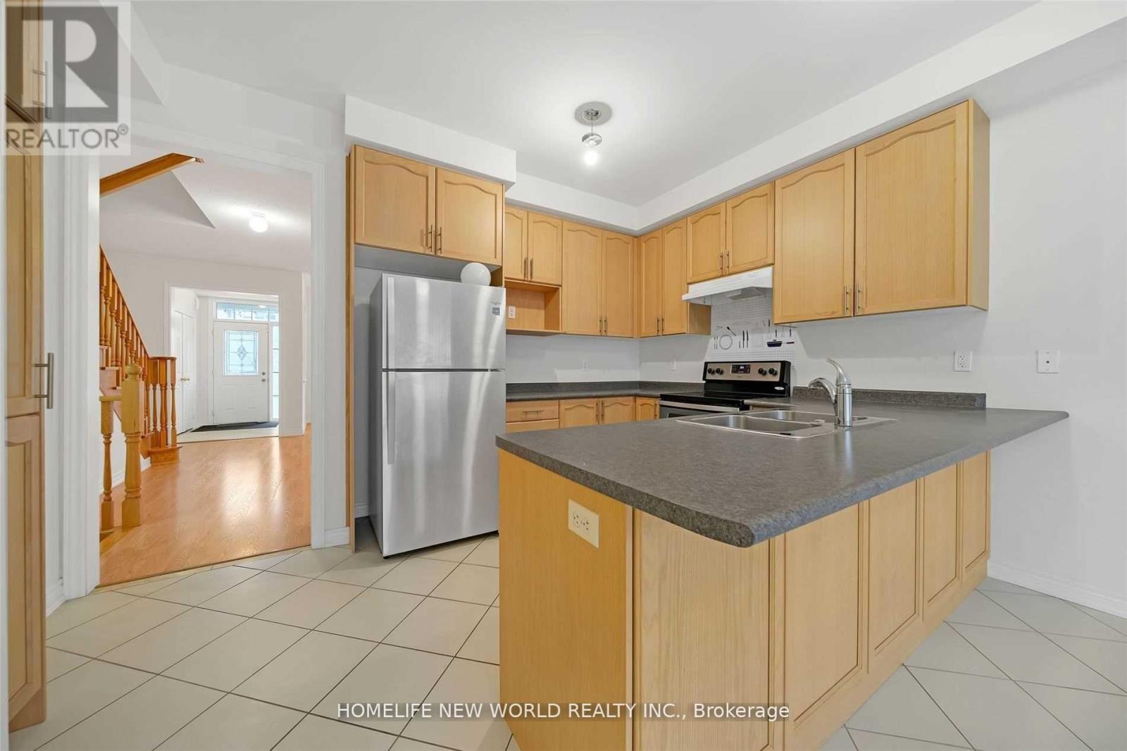 121 Christian Ritter Drive, Markham, Ontario  L6C 0V8 - Photo 5 - N12446718