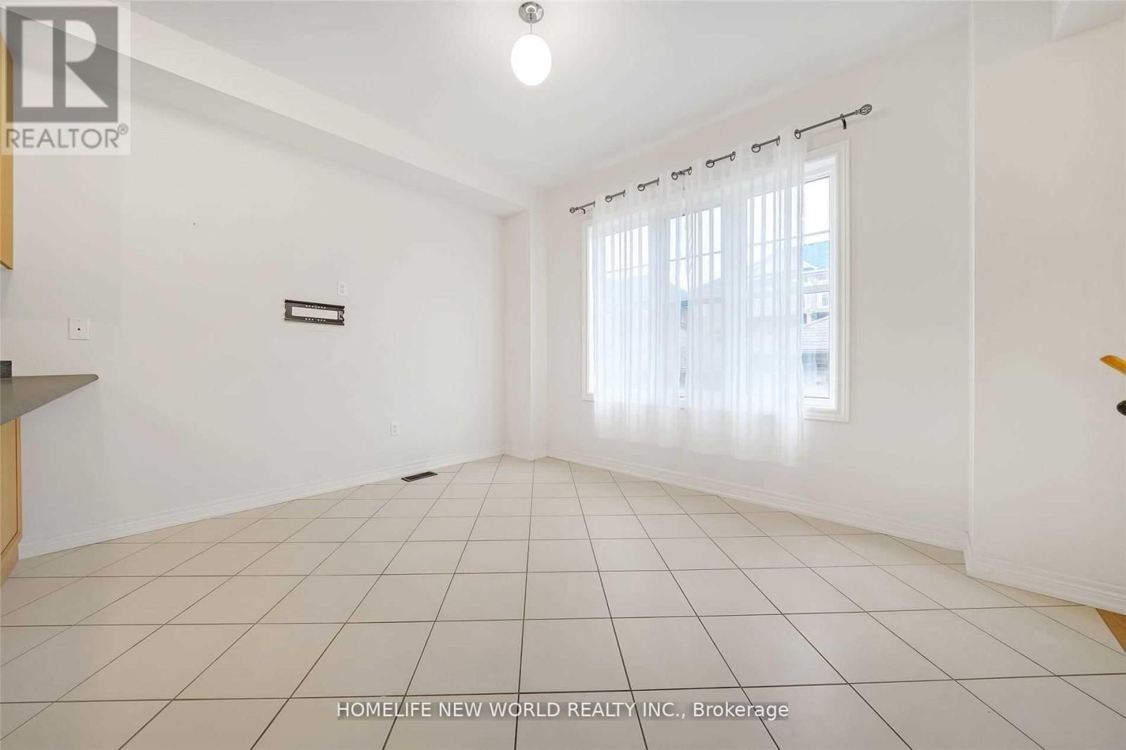 121 Christian Ritter Drive, Markham, Ontario  L6C 0V8 - Photo 8 - N12446718
