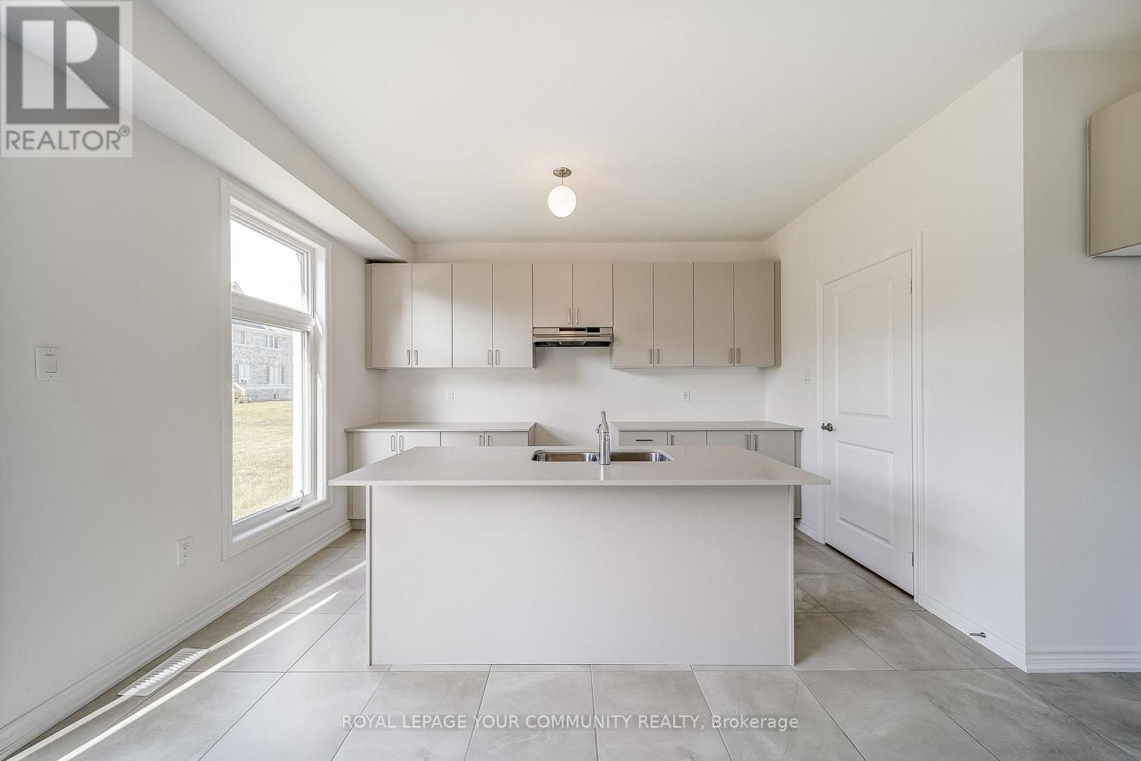 22 Sam Battaglia Crescent, Georgina, Ontario  L0E 1R0 - Photo 17 - N12446721