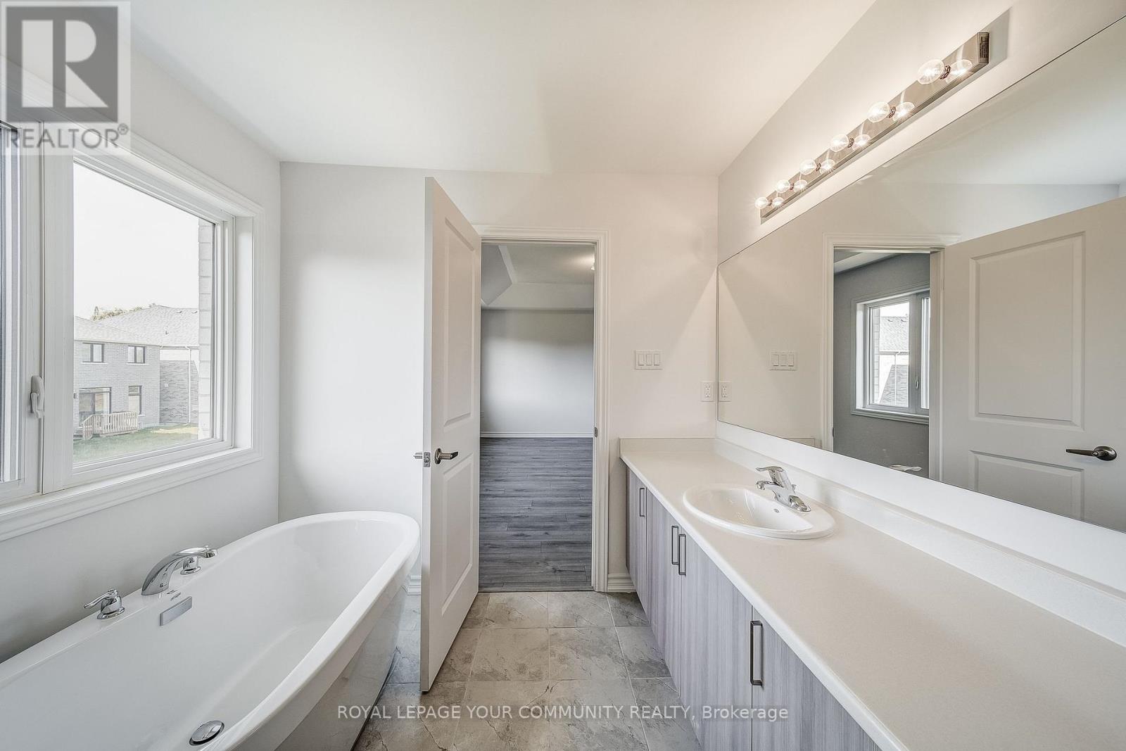 22 Sam Battaglia Crescent, Georgina, Ontario  L0E 1R0 - Photo 29 - N12446721