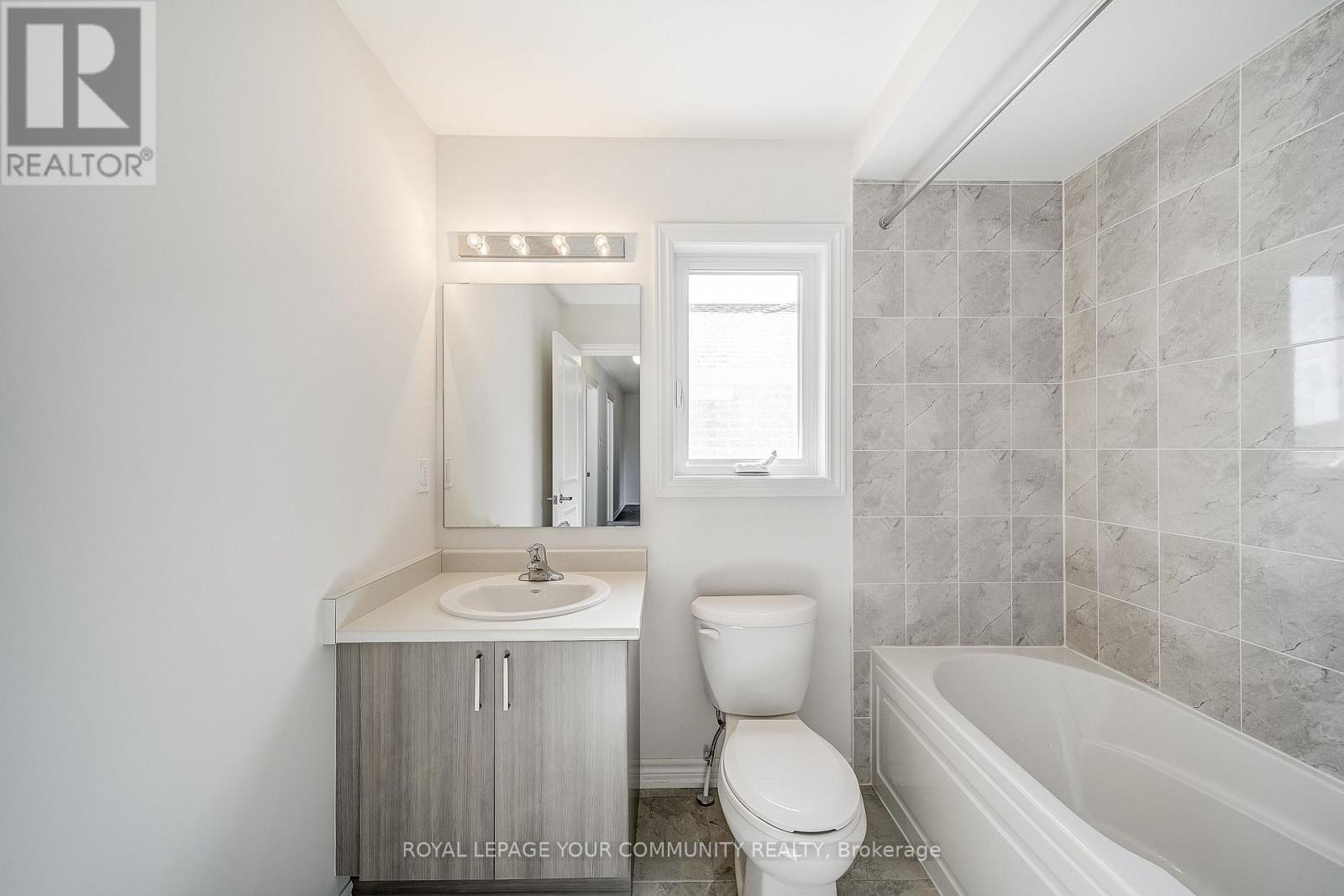 22 Sam Battaglia Crescent, Georgina, Ontario  L0E 1R0 - Photo 37 - N12446721