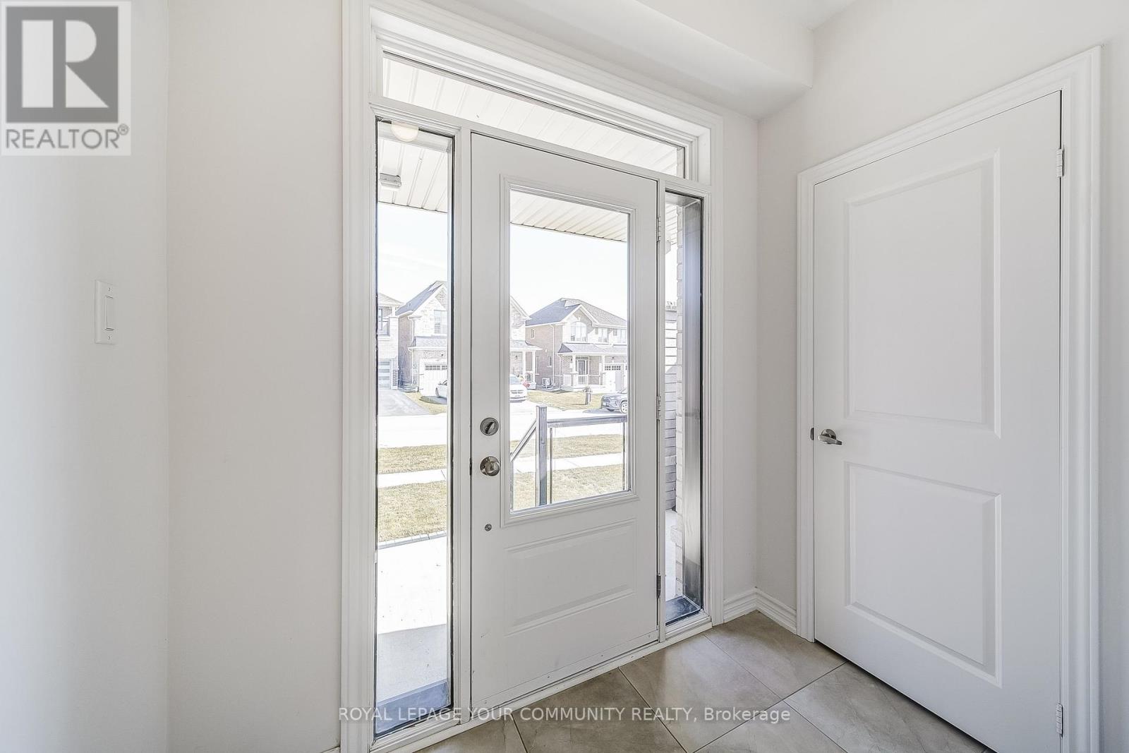22 Sam Battaglia Crescent, Georgina, Ontario  L0E 1R0 - Photo 7 - N12446721