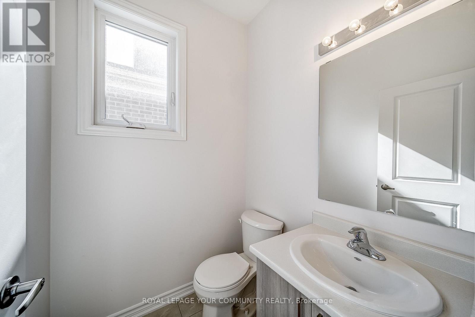 22 Sam Battaglia Crescent, Georgina, Ontario  L0E 1R0 - Photo 8 - N12446721