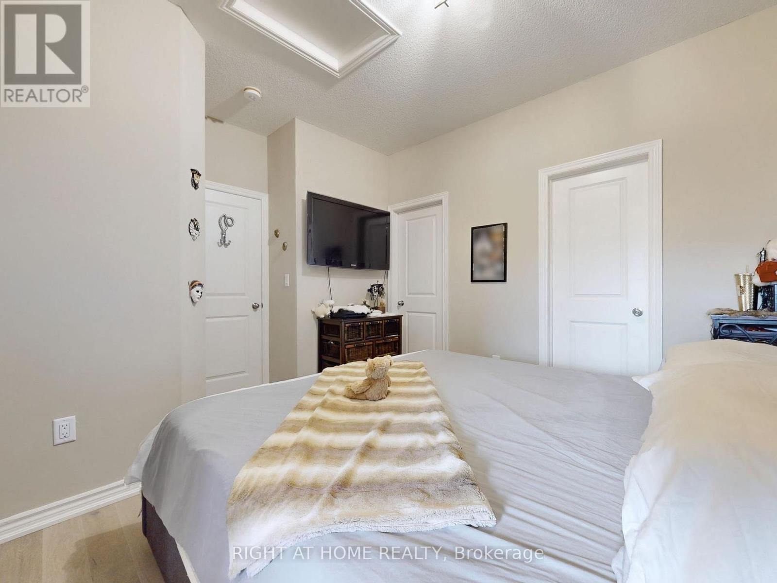 279 Moody Drive, Vaughan, Ontario  L4H 3N5 - Photo 21 - N12446726