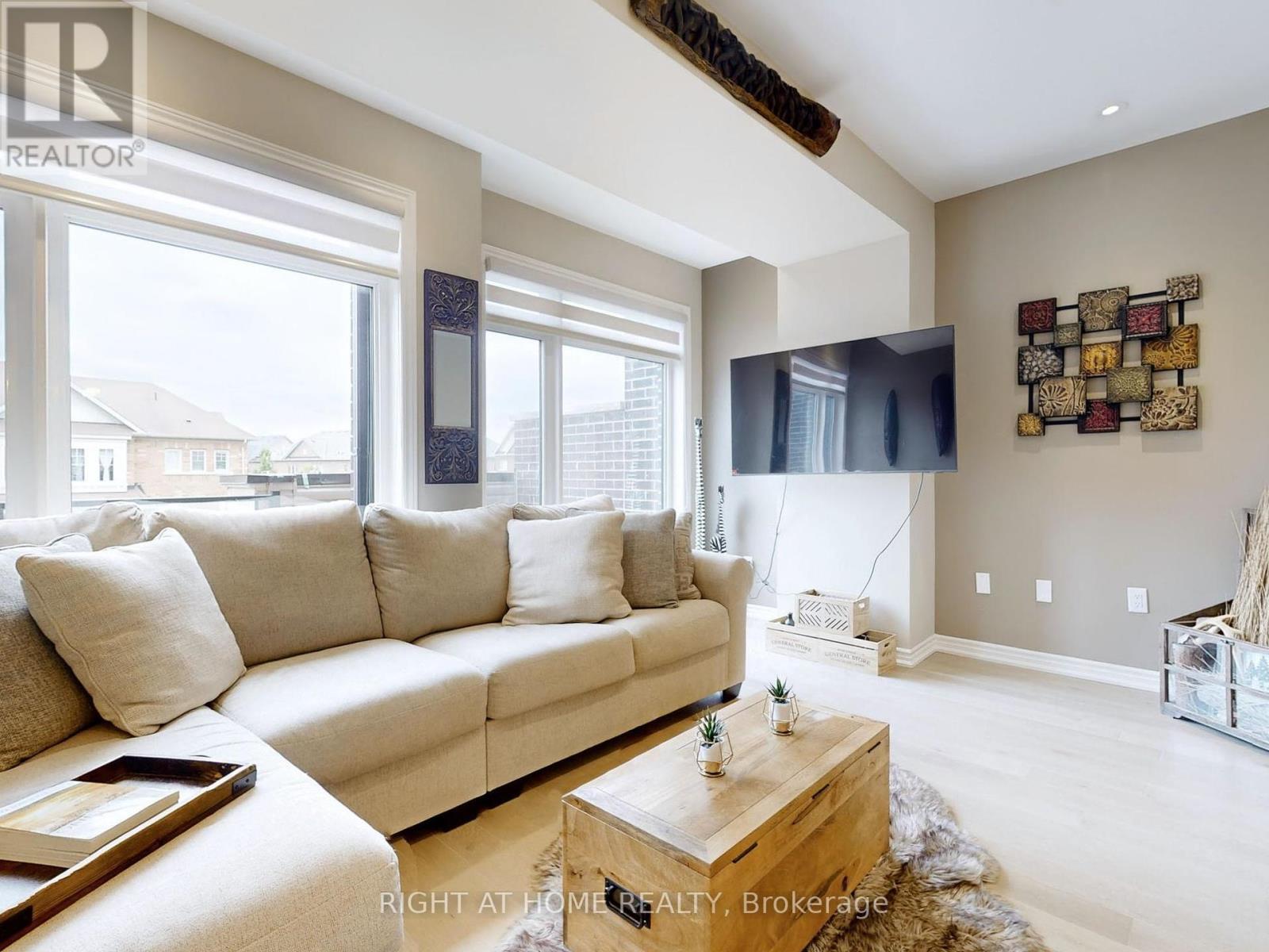 279 Moody Drive, Vaughan, Ontario  L4H 3N5 - Photo 5 - N12446726