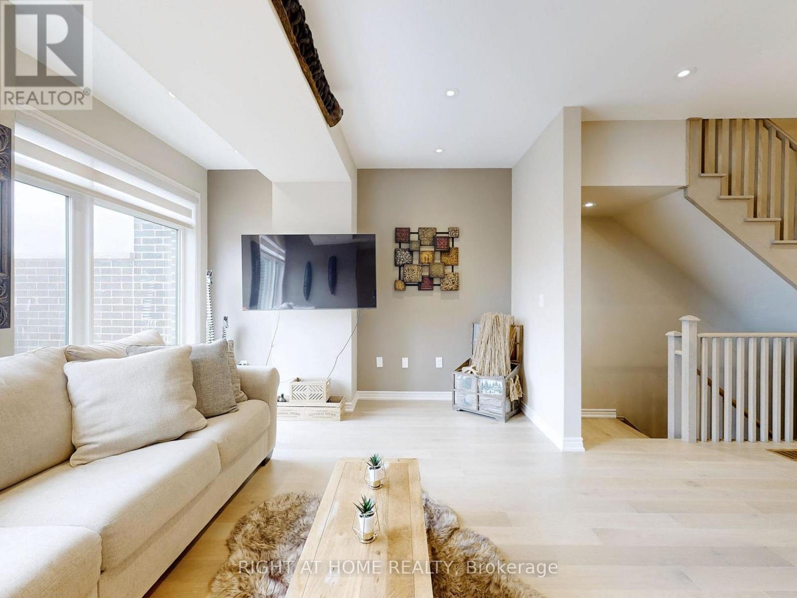 279 Moody Drive, Vaughan, Ontario  L4H 3N5 - Photo 8 - N12446726