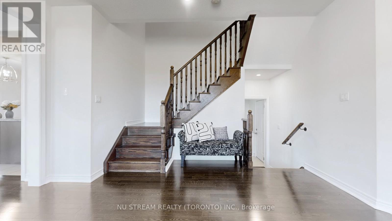 43 Eastgrove Square E, East Gwillimbury, Ontario  L9N 0R3 - Photo 11 - N12446774