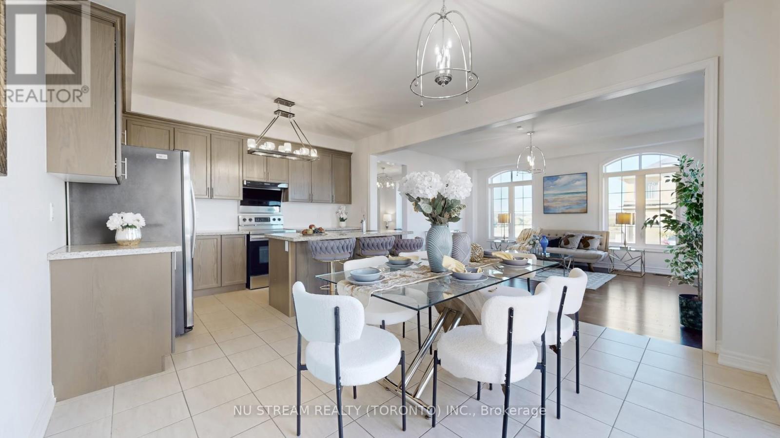 43 Eastgrove Square E, East Gwillimbury, Ontario  L9N 0R3 - Photo 15 - N12446774