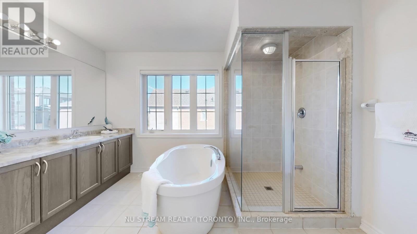 43 Eastgrove Square E, East Gwillimbury, Ontario  L9N 0R3 - Photo 22 - N12446774