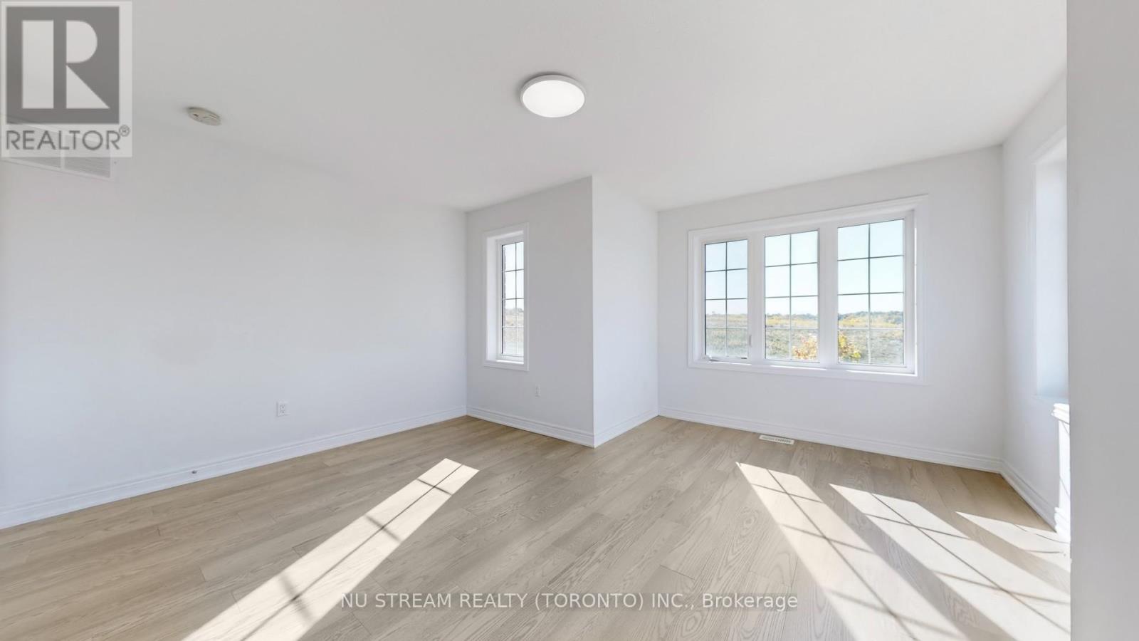 43 Eastgrove Square E, East Gwillimbury, Ontario  L9N 0R3 - Photo 25 - N12446774