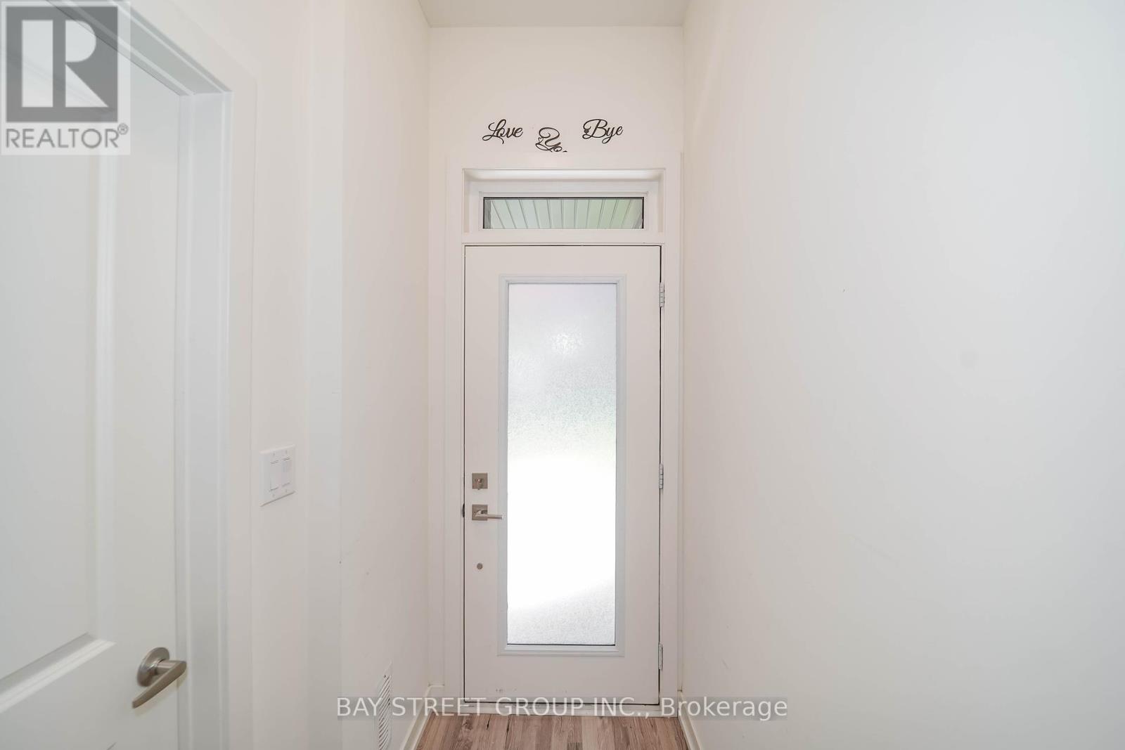 10 - 370 Red Maple Road, Richmond Hill, Ontario  L4C 5T4 - Photo 3 - N12446776
