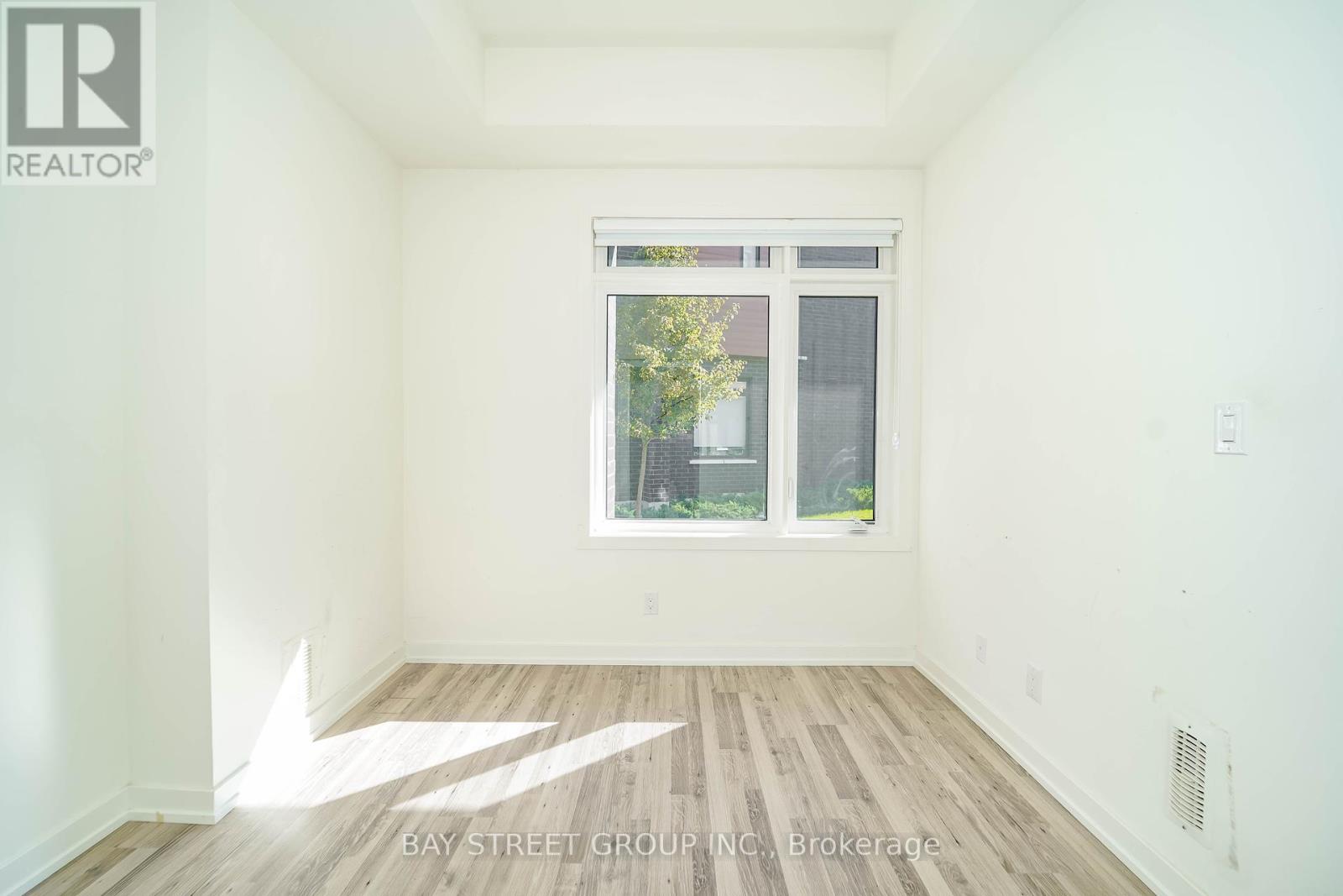 10 - 370 Red Maple Road, Richmond Hill, Ontario  L4C 5T4 - Photo 5 - N12446776