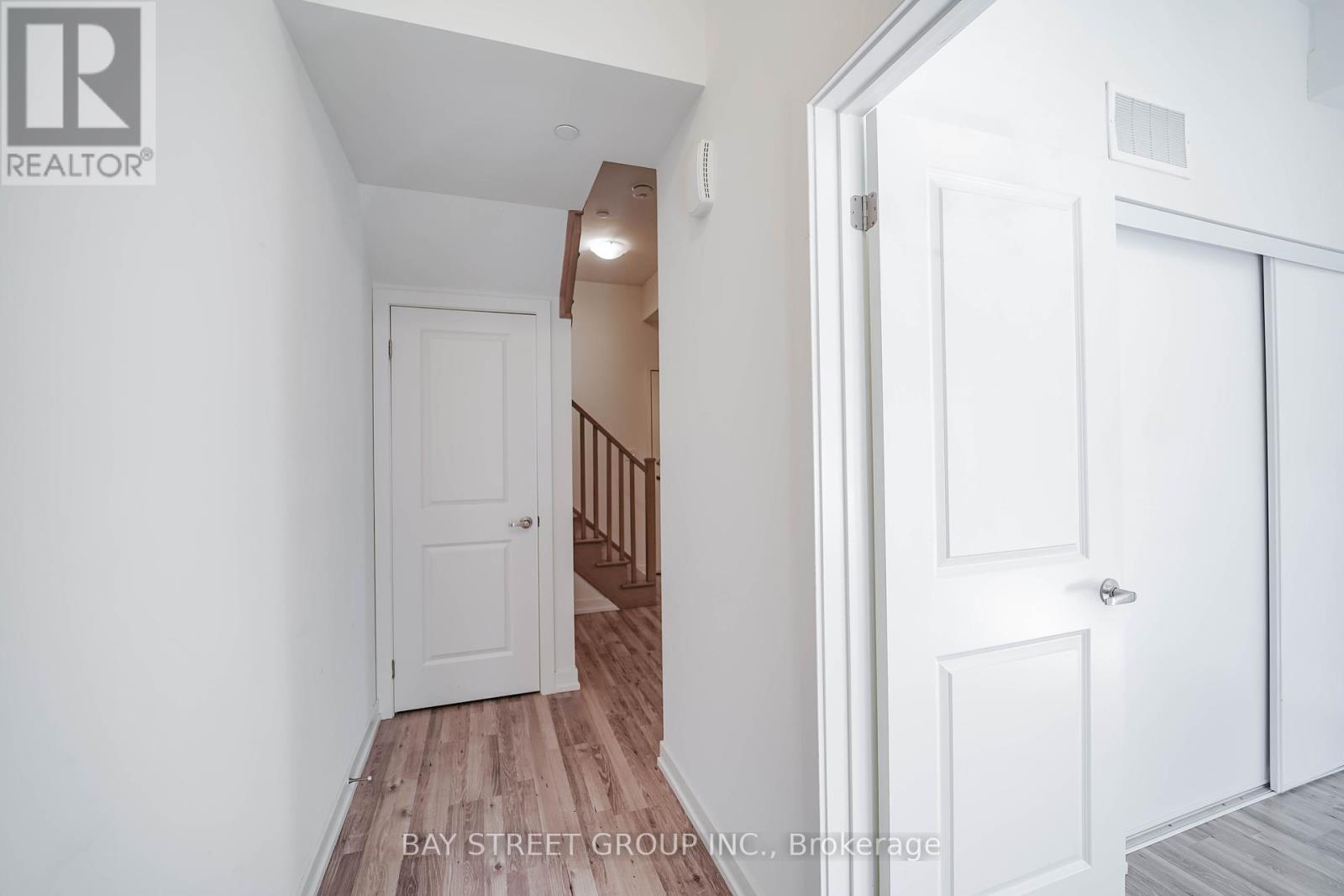 10 - 370 Red Maple Road, Richmond Hill, Ontario  L4C 5T4 - Photo 7 - N12446776