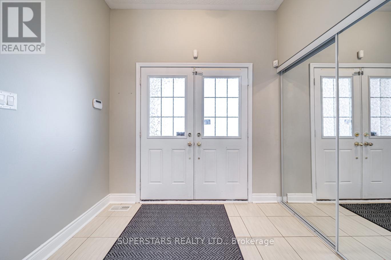 46 Majesty Boulevard, Barrie, Ontario  L4M 0E4 - Photo 4 - S12446747