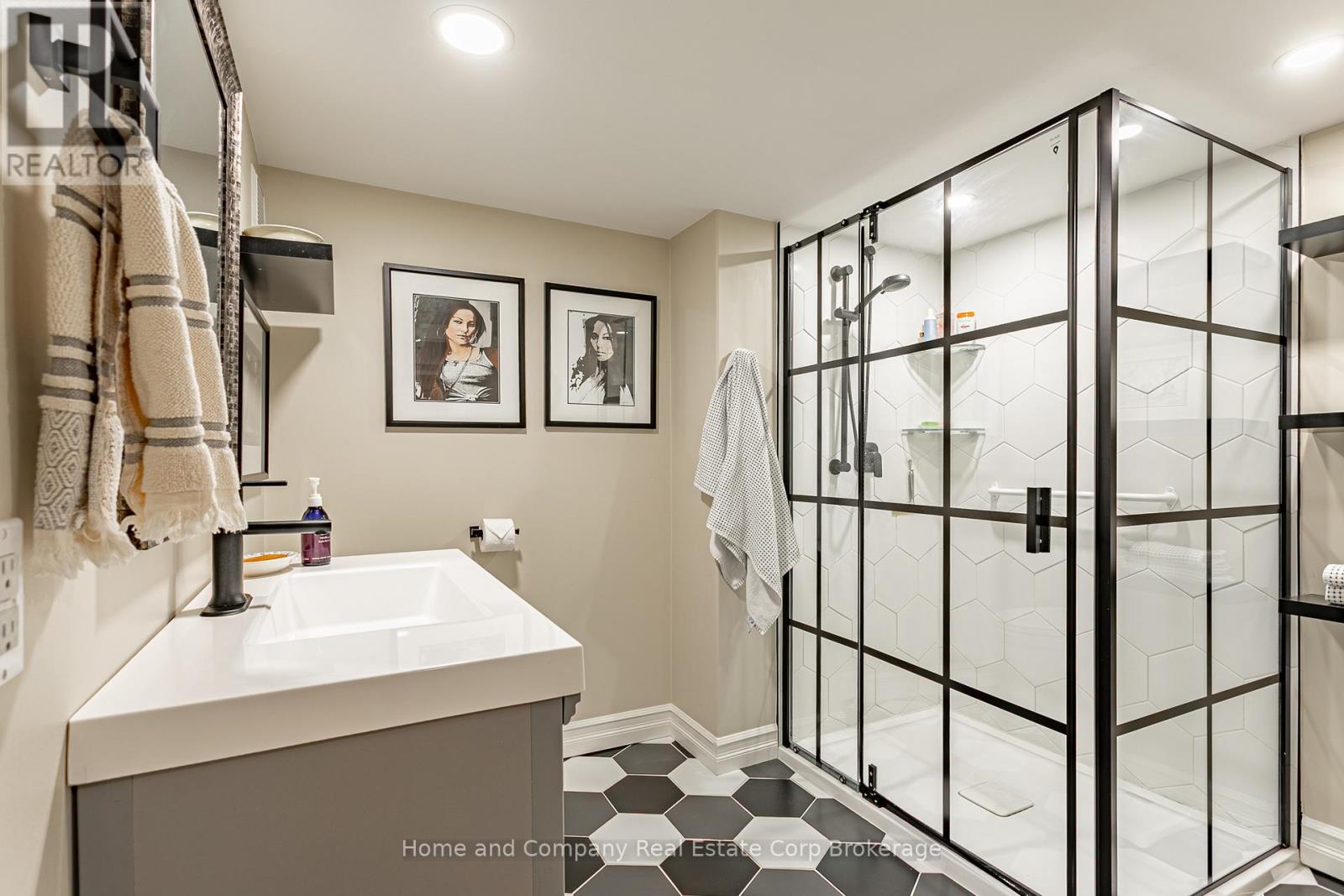 111 Queen Street, Stratford, Ontario  N5A 4N2 - Photo 26 - X12446935