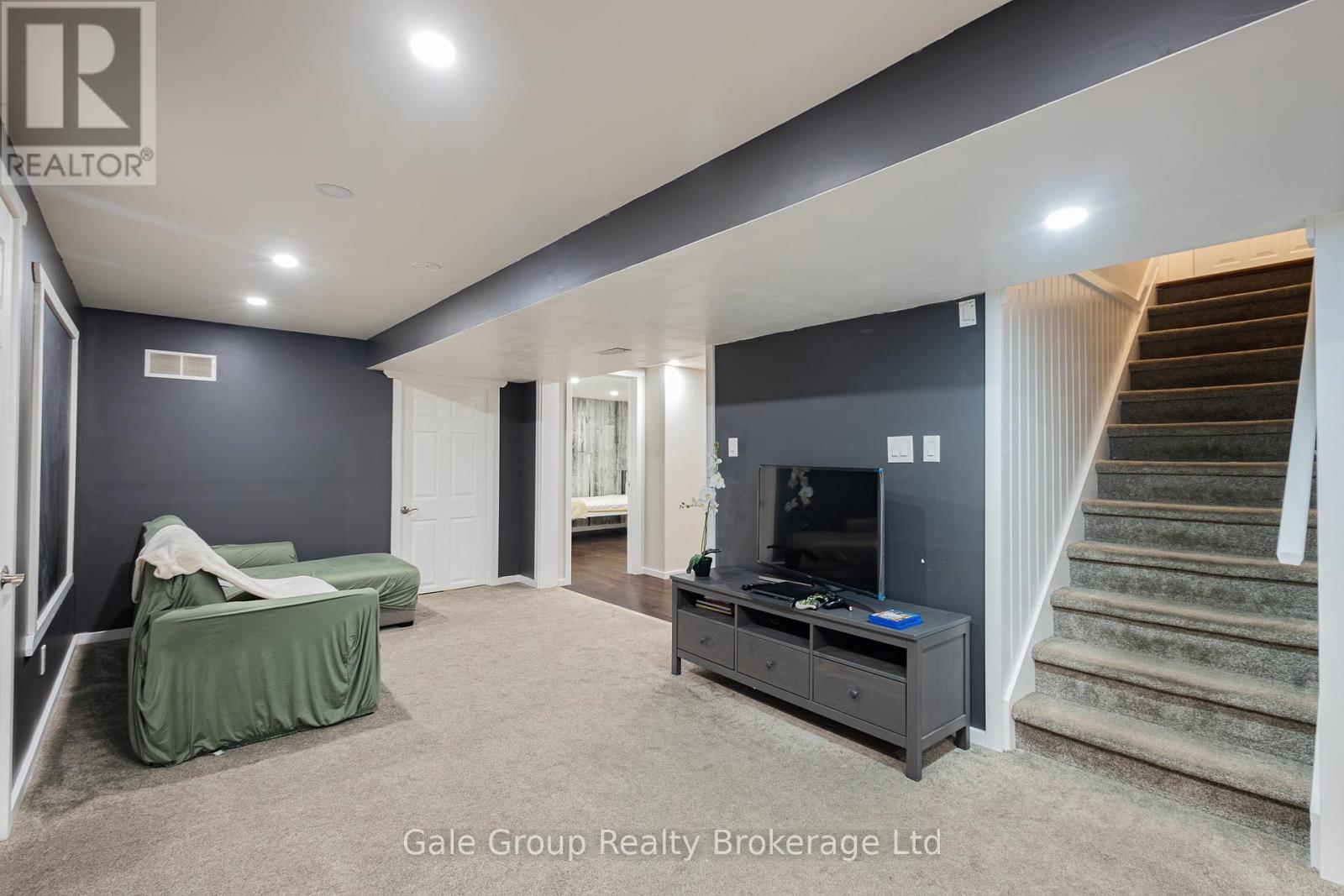 15 Kelvin Court, Hamilton, Ontario  L8E 1J2 - Photo 32 - X12446887