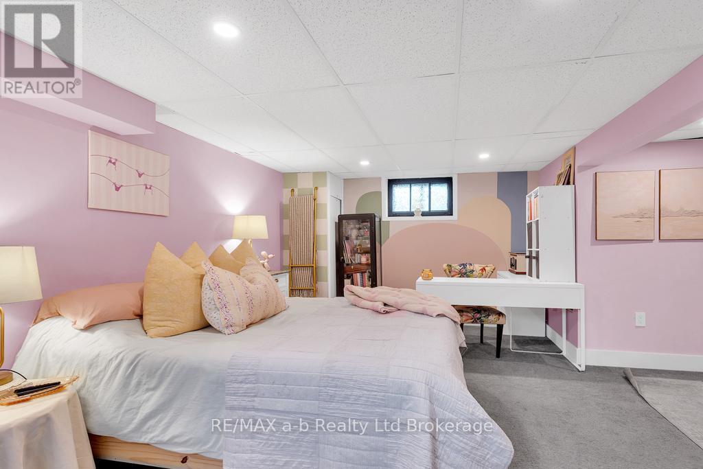 115 Winniett Street, Brant, Ontario  N3T 1N1 - Photo 18 - X12446911