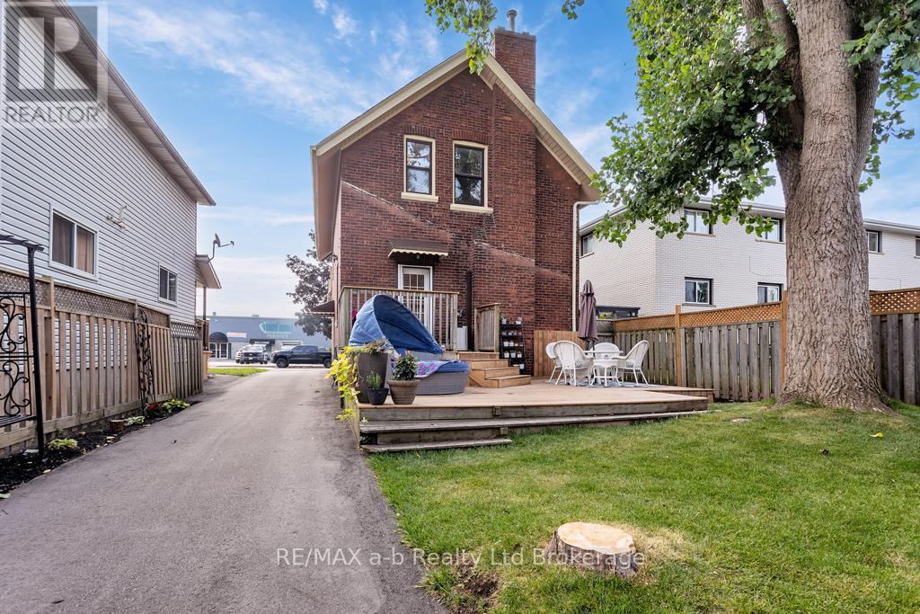 115 Winniett Street, Brant, Ontario  N3T 1N1 - Photo 2 - X12446911