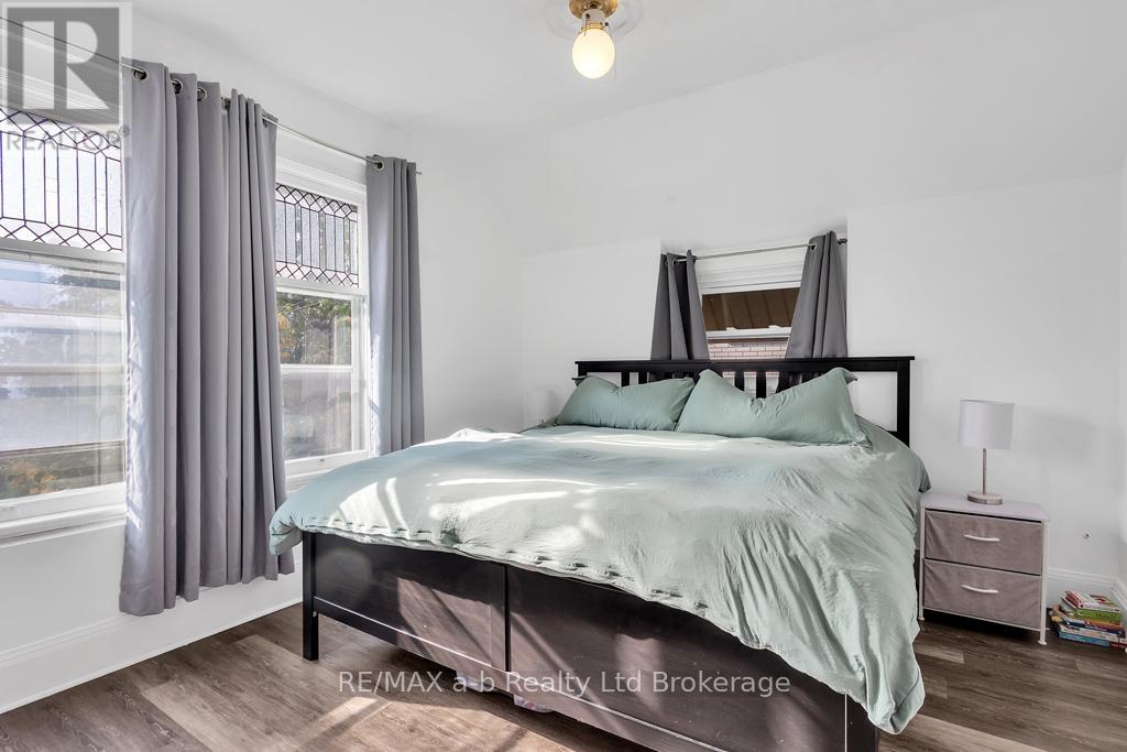 115 Winniett Street, Brant, Ontario  N3T 1N1 - Photo 22 - X12446911