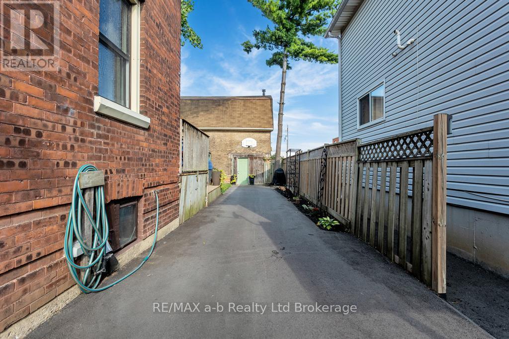 115 Winniett Street, Brant, Ontario  N3T 1N1 - Photo 27 - X12446911