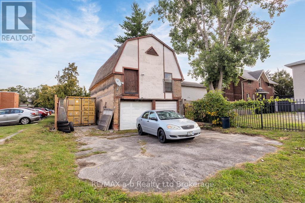 115 Winniett Street, Brant, Ontario  N3T 1N1 - Photo 30 - X12446911