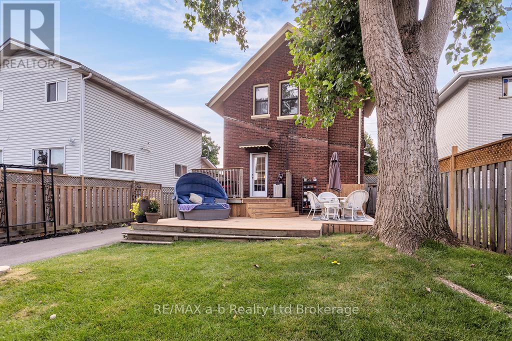 115 Winniett Street, Brant, Ontario  N3T 1N1 - Photo 35 - X12446911