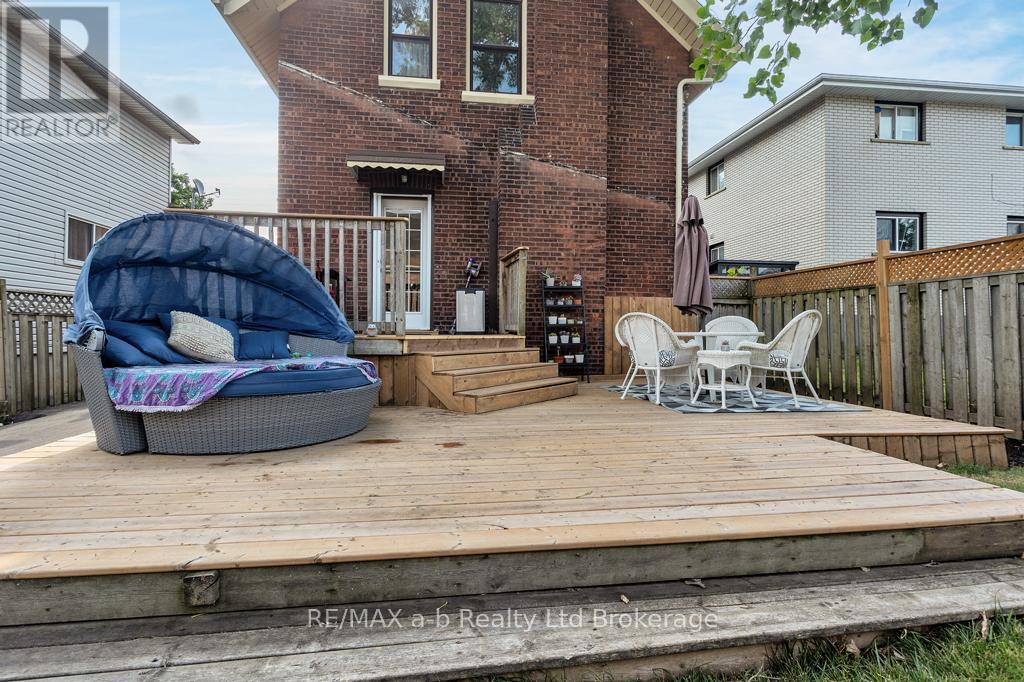 115 Winniett Street, Brant, Ontario  N3T 1N1 - Photo 36 - X12446911