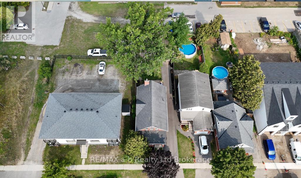 115 Winniett Street, Brant, Ontario  N3T 1N1 - Photo 37 - X12446911
