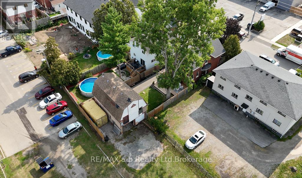 115 Winniett Street, Brant, Ontario  N3T 1N1 - Photo 38 - X12446911