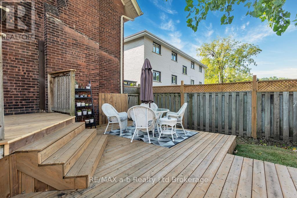 115 Winniett Street, Brant, Ontario  N3T 1N1 - Photo 5 - X12446911