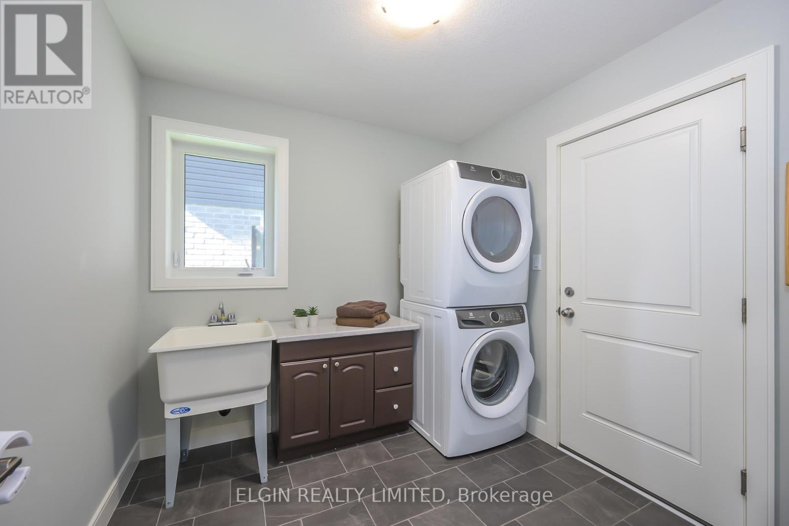8 Deerfield Court, St. Thomas, Ontario  N5P 0B8 - Photo 21 - X12437209