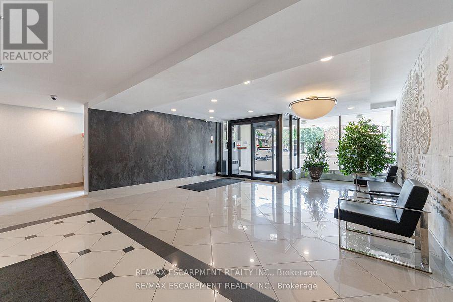 707 - 2301 Derry Road W, Mississauga, Ontario  L5N 2R4 - Photo 3 - W12446724