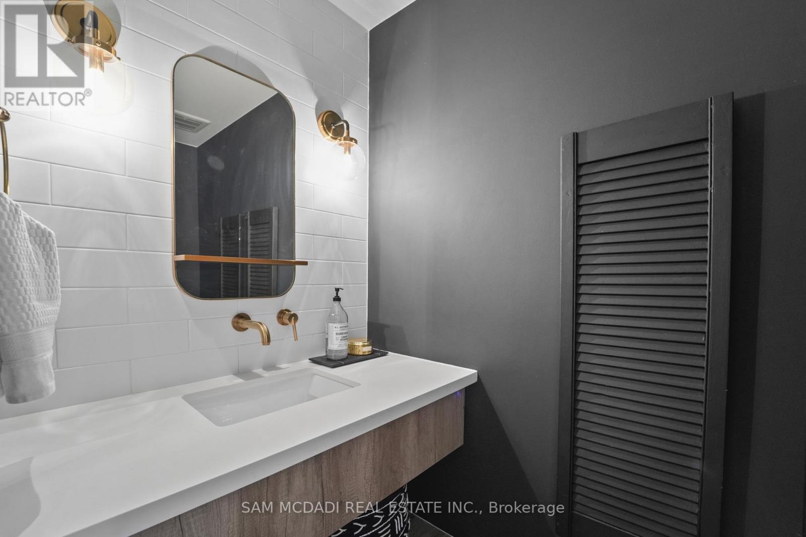 2592 Barrisdale Court, Mississauga, Ontario  L5N 2H2 - Photo 17 - W12446728