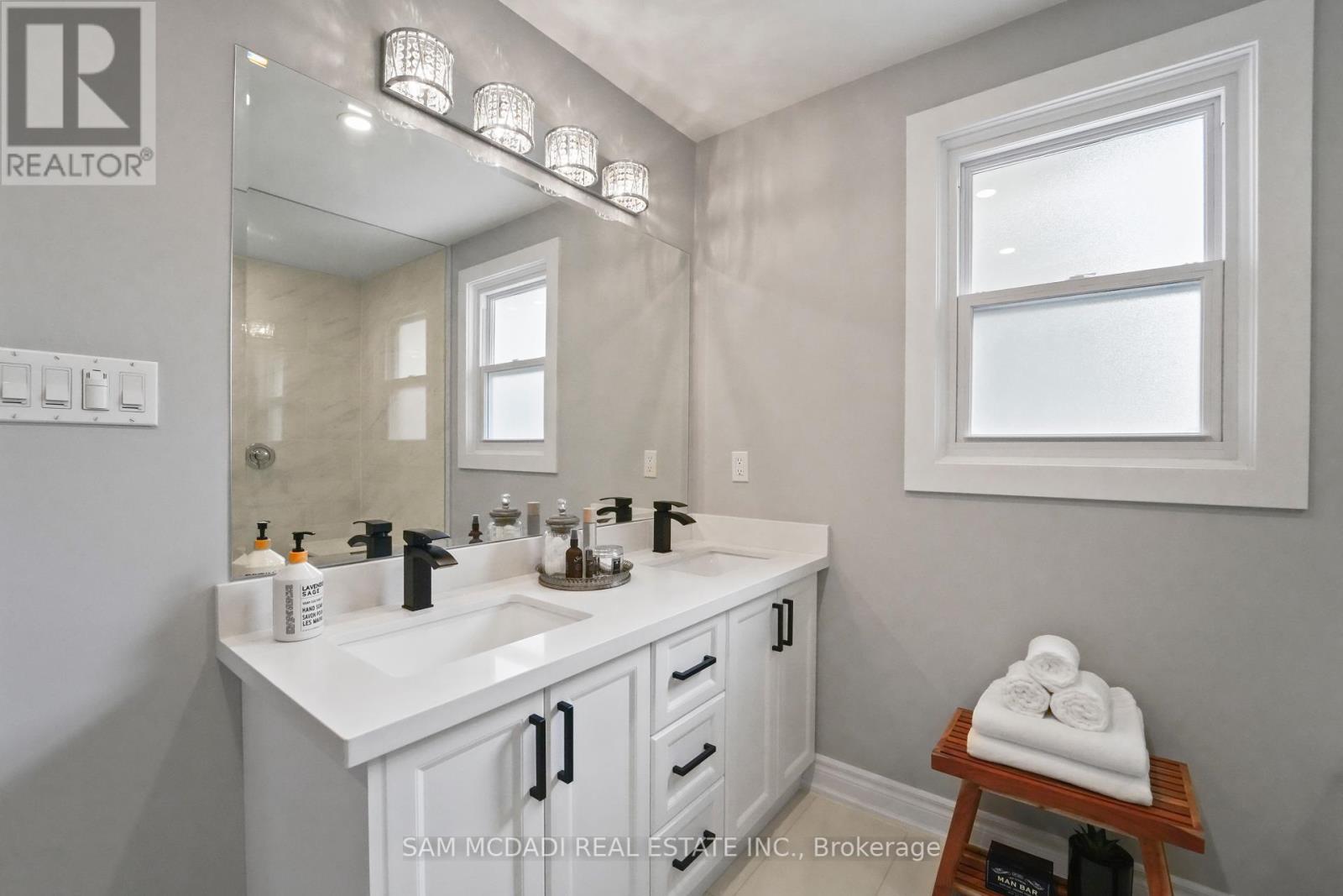 2592 Barrisdale Court, Mississauga, Ontario  L5N 2H2 - Photo 34 - W12446728