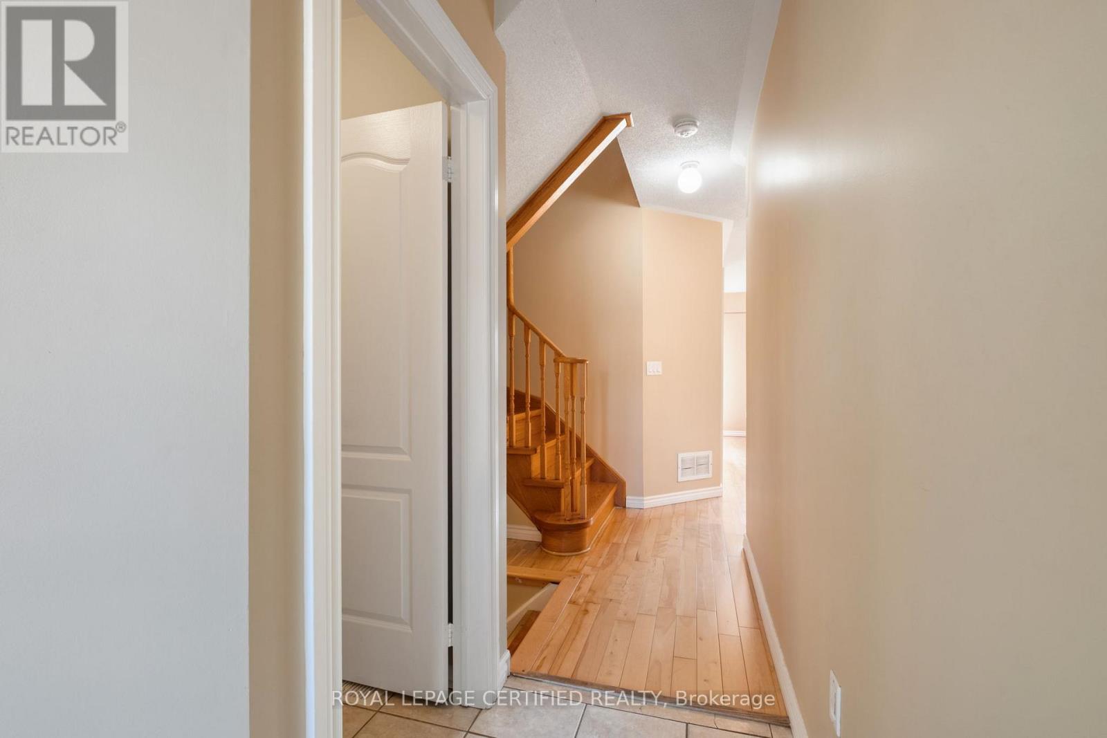 11 Briarcroft Road, Brampton, Ontario  L7A 1X6 - Photo 7 - W12446751