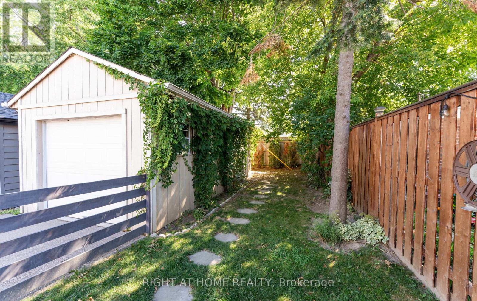 111 Fourth Street, Toronto, Ontario  M8V 2Y6 - Photo 28 - W12446754