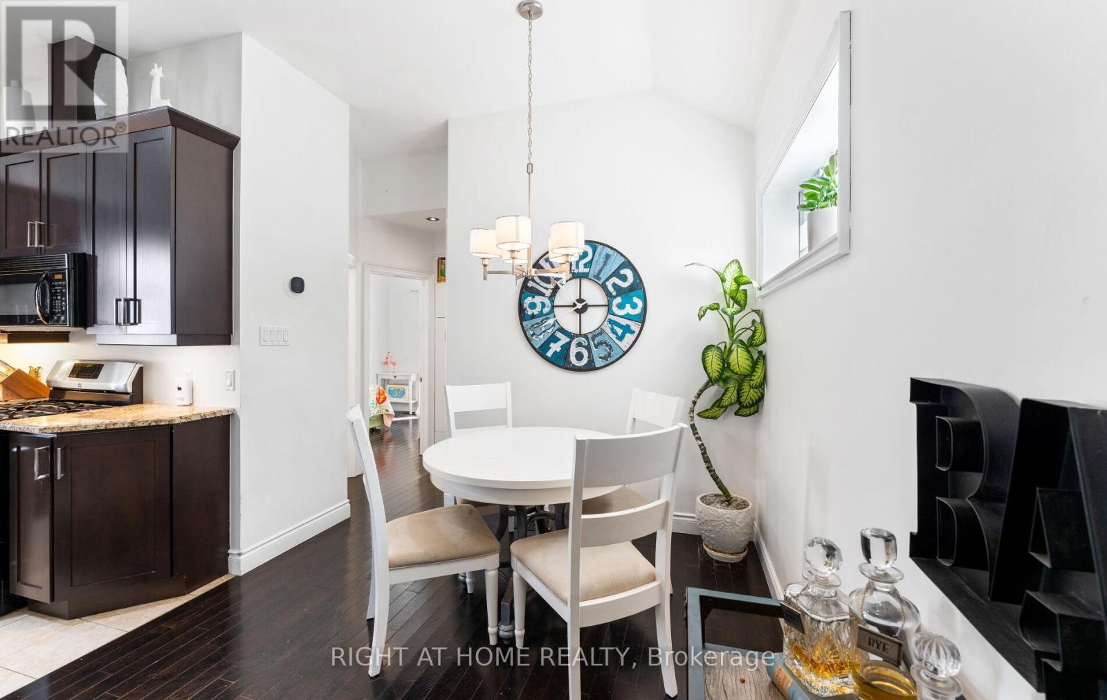 111 Fourth Street, Toronto, Ontario  M8V 2Y6 - Photo 7 - W12446754