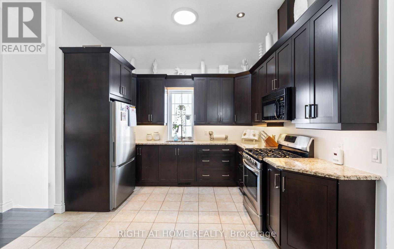 111 Fourth Street, Toronto, Ontario  M8V 2Y6 - Photo 8 - W12446754