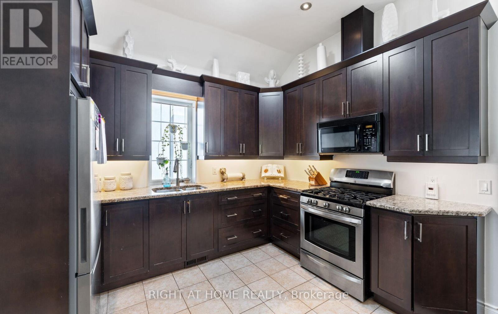 111 Fourth Street, Toronto, Ontario  M8V 2Y6 - Photo 9 - W12446754
