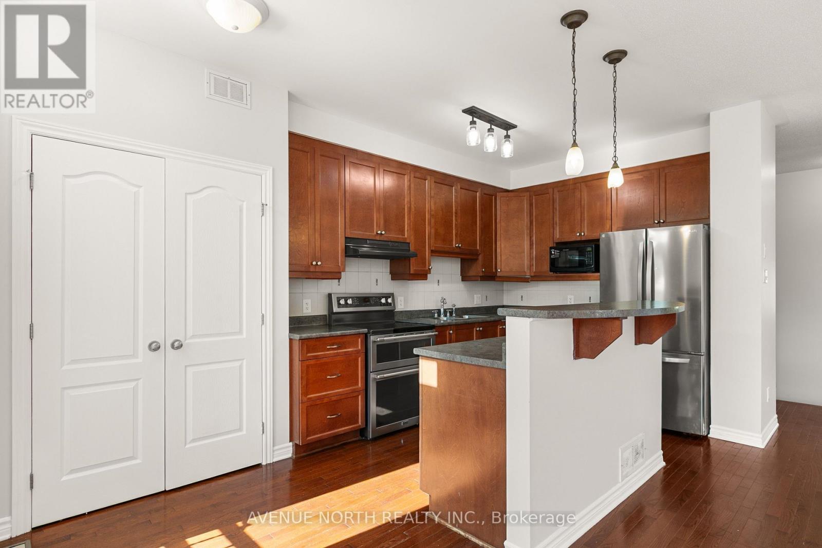 108 Hillman Marsh Way, Ottawa, Ontario  K1T 0B1 - Photo 15 - X12446462