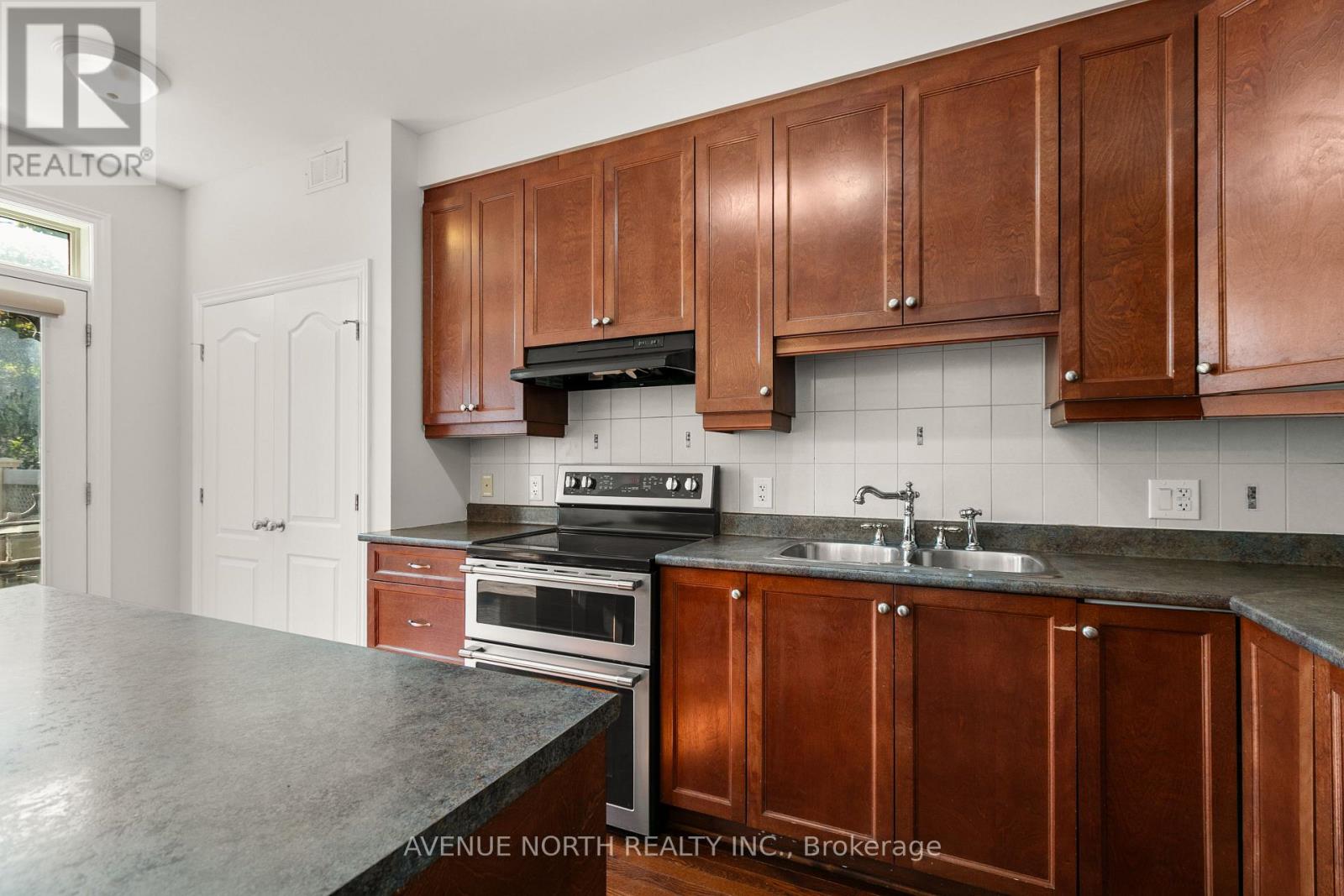 108 Hillman Marsh Way, Ottawa, Ontario  K1T 0B1 - Photo 17 - X12446462