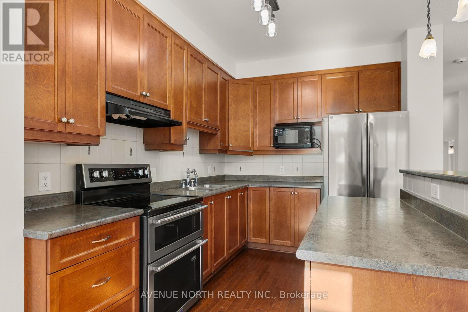 108 Hillman Marsh Way, Ottawa, Ontario  K1T 0B1 - Photo 16 - X12446462