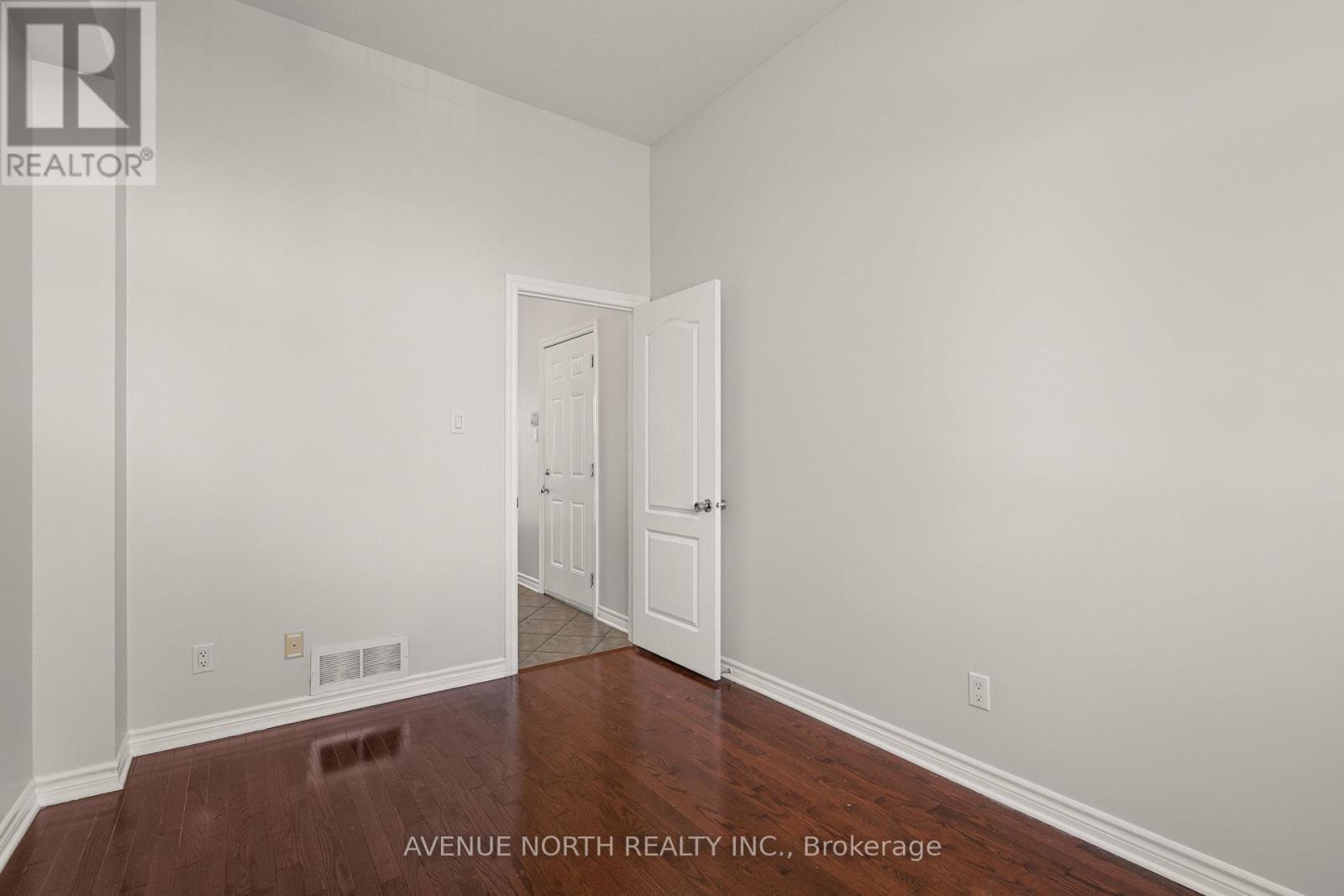 108 Hillman Marsh Way, Ottawa, Ontario  K1T 0B1 - Photo 22 - X12446462