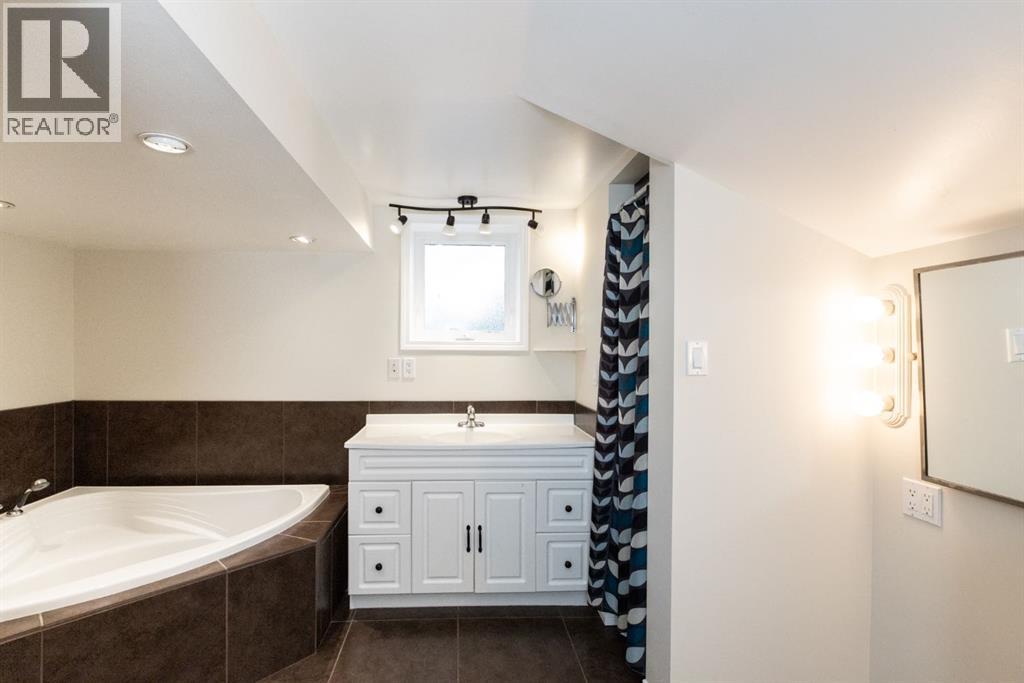 4408 50 Avenue, Innisfail, Alberta  T4G 1M4 - Photo 40 - A2257947